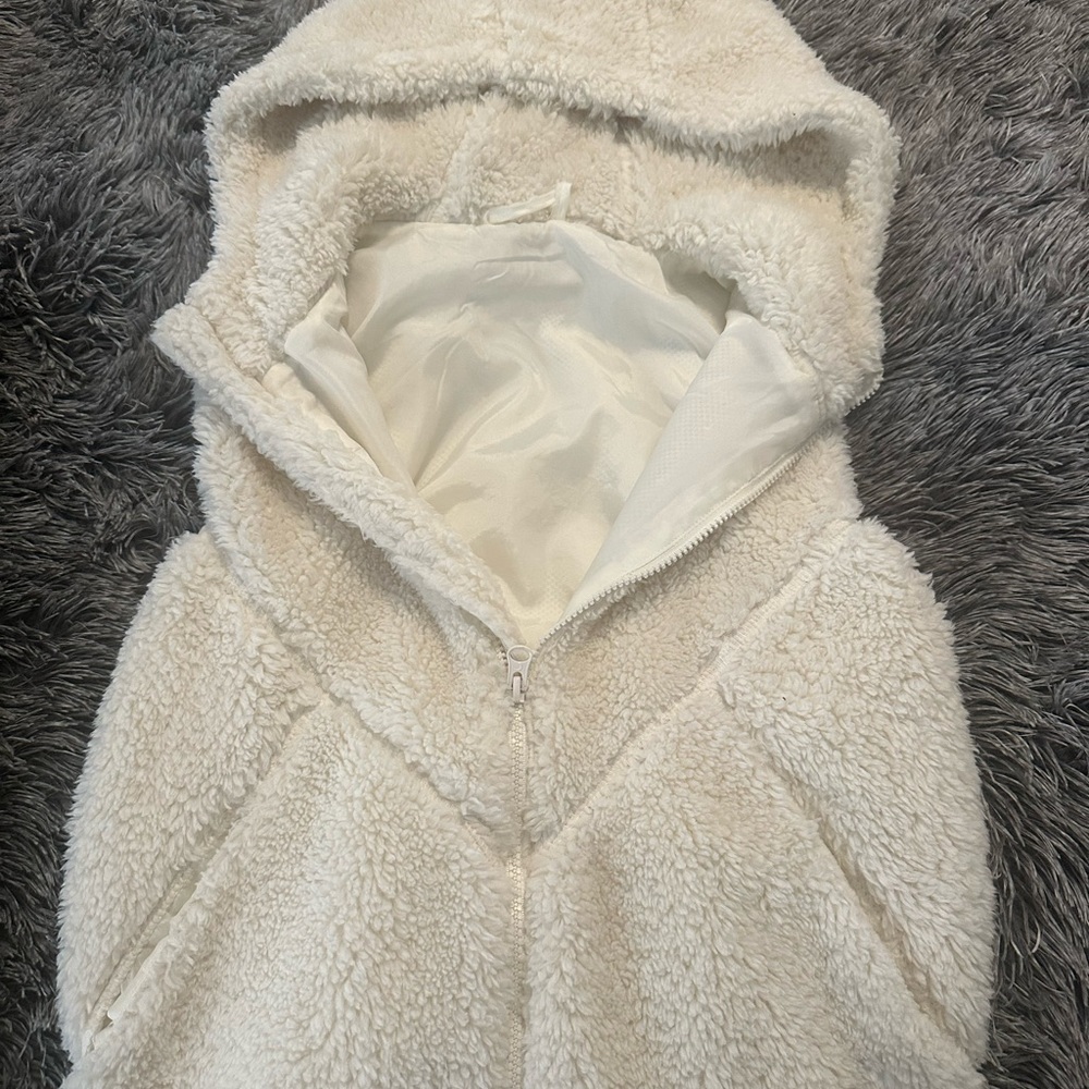 Cream Sherpa Zyia winter vest. Worn once. Like new